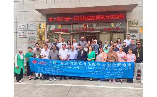 中國(guó) - 阿拉伯國(guó)家食品配料與安全研修班代表團(tuán)到訪銀川伊百盛，研學(xué)交流共話健康產(chǎn)業(yè)